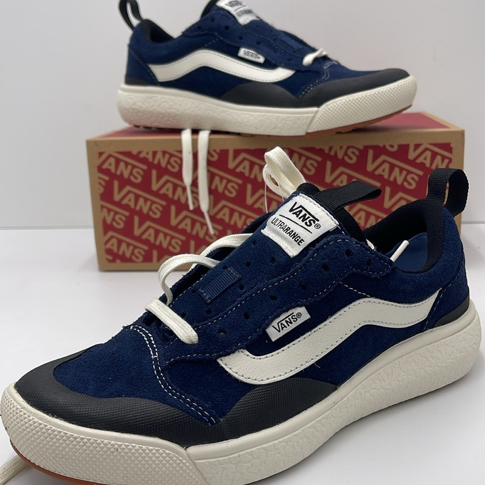 Vans WMNS Blue White Sneakers Ultrarange Exo
Suede Dress Blues/Black
VN0A4UWMLKV - Picture 15 of 16
